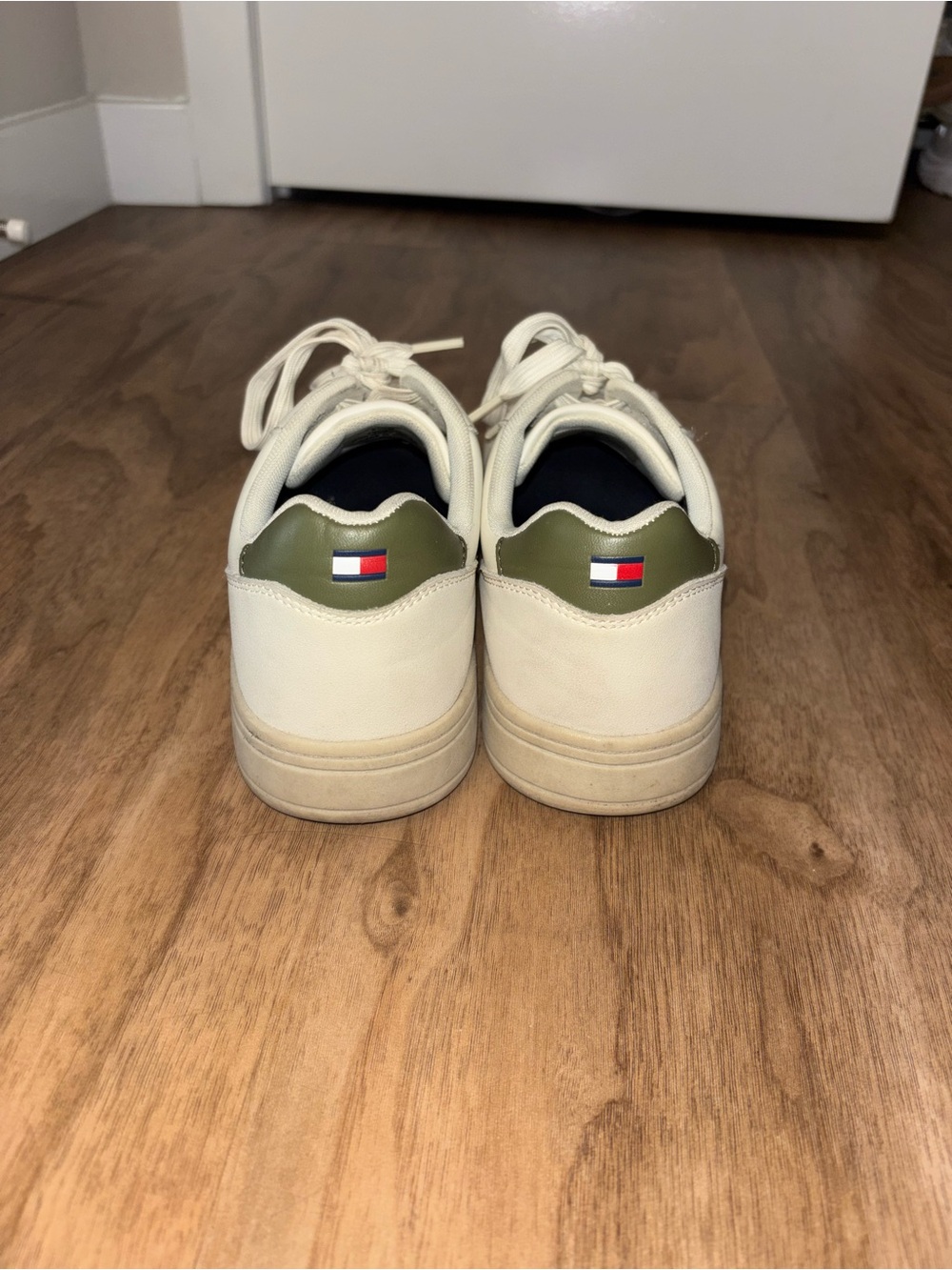 Tommy Hilfiger White Sneakers with Olive Heel Tab and Flag Detail